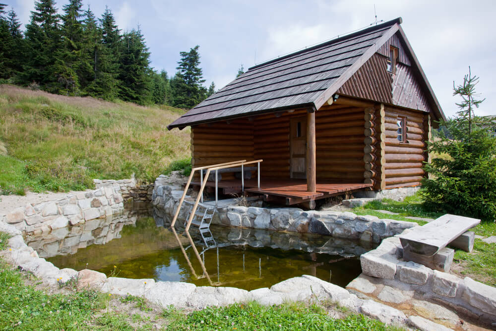 Log sauna hut with immersion pool Log sauna hut with immersion pool