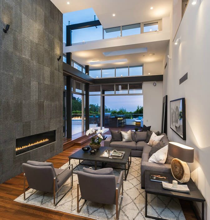 The combination of lamps, daylight windows, and recessed lighting are enough to ensure that this tall room is well lit all day and night long. The combination of lamps, daylight windows, and recessed lighting are enough to ensure that this tall room is well lit all day and night long.