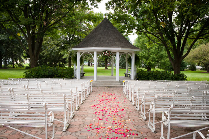 A gazebo with an open design is much like a pavilion, and it's very easy to maneuver. Open design gazebos are great for hosting large parties. A gazebo with an open design is much like a pavilion, and it's very easy to maneuver. Open design gazebos are great for hosting large parties.