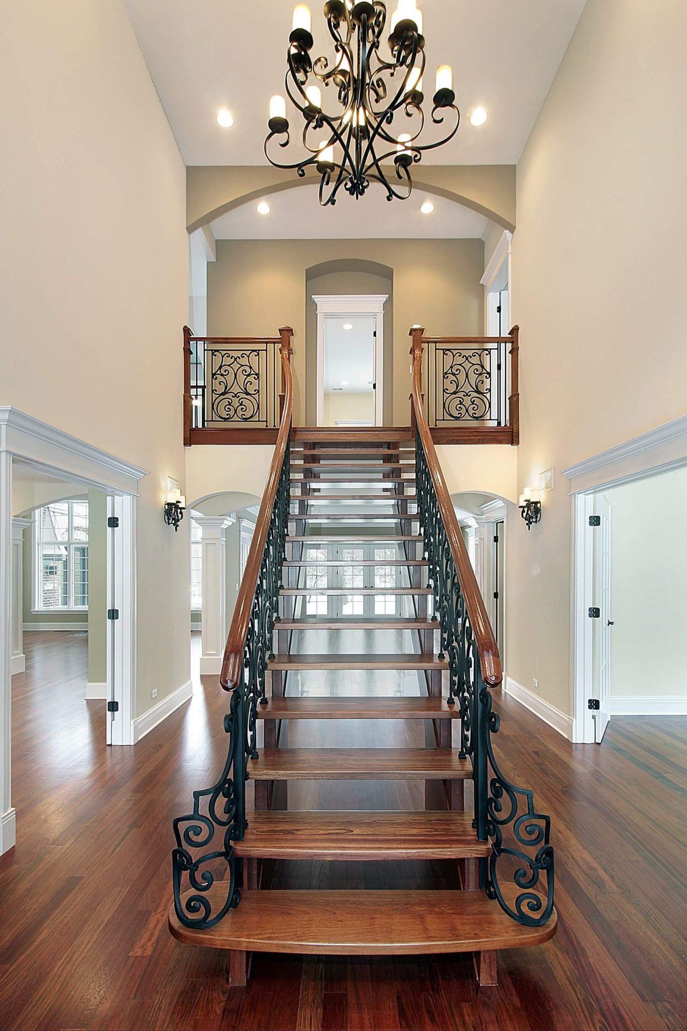 Open foyer with straight staircase descending from small upper landing. Unfortunately the home is empty so we don't get to see the full effect with furniture and that "lived in" look. Open foyer with straight staircase descending from small upper landing. Unfortunately the home is empty so we don't get to see the full effect with furniture and that "lived in" look.