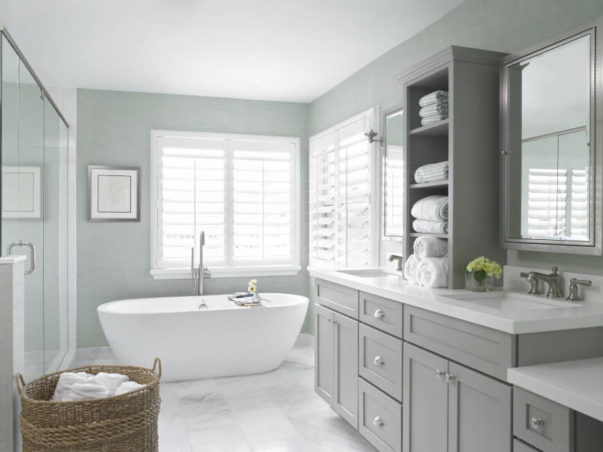 This cozy bathroom provides lots of natural light and soft colors. The soft illuminating glow on the neutral colors creates a tranquil atmosphere to this beautiful room. This cozy bathroom provides lots of natural light and soft colors. The soft illuminating glow on the neutral colors creates a tranquil atmosphere to this beautiful room.