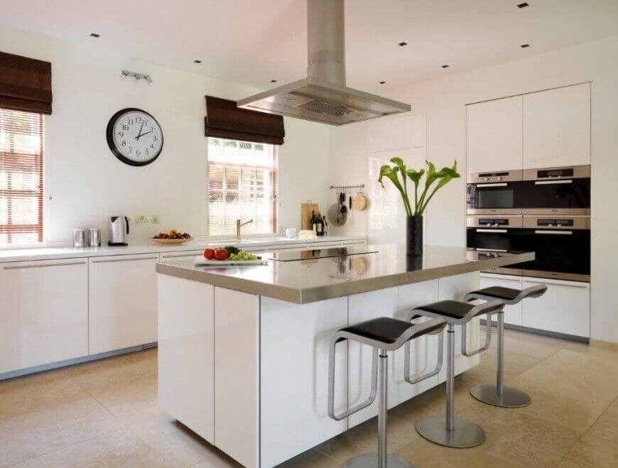This unique modern kitchen combines black and stainless steel appliances for an invigorating look. The color combination is repeated again in the bar stools. This unique modern kitchen combines black and stainless steel appliances for an invigorating look. The color combination is repeated again in the bar stools.