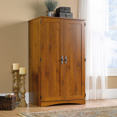 A traditional wardrobe has plenty of space inside, although it has fewer customization options than a closet system. A traditional wardrobe has plenty of space inside, although it has fewer customization options than a closet system.