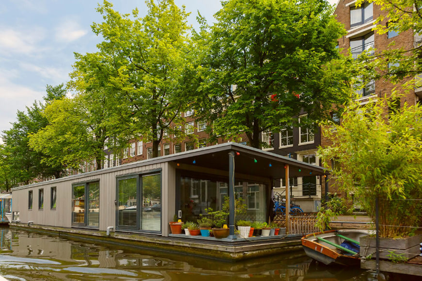 A lovely house boat with large sliding glass doors and a spacious open air covered deck. A lovely house boat with large sliding glass doors and a spacious open air covered deck.