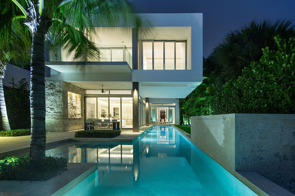 Another luxurious property with a large lap pool. Looks stunning in the eyes.