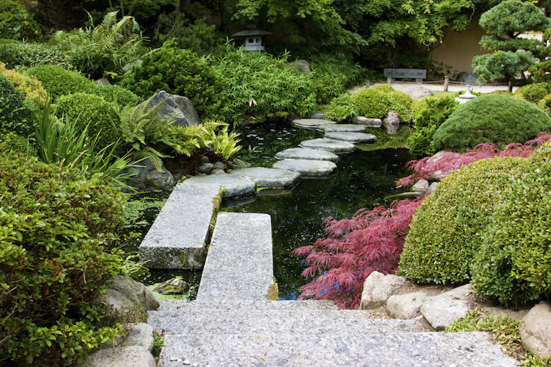 A similar effect is achieved with this garden, although it is meant to look more refined and less natural. A similar effect is achieved with this garden, although it is meant to look more refined and less natural.