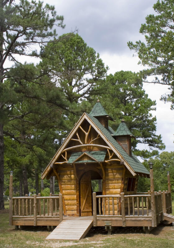 This play house is designed to look like a luxury log cabin, and has great details including decorative branches. This play house is designed to look like a luxury log cabin, and has great details including decorative branches.