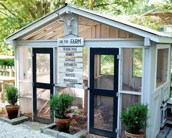 Here's a large, luxurious DIY chicken coop designed to house a lot of birds. The pair of full height doors offer easy access and the solid wood construction means it'll last for years. Here's a large, luxurious DIY chicken coop designed to house a lot of birds. The pair of full height doors offer easy access and the solid wood construction means it'll last for years.