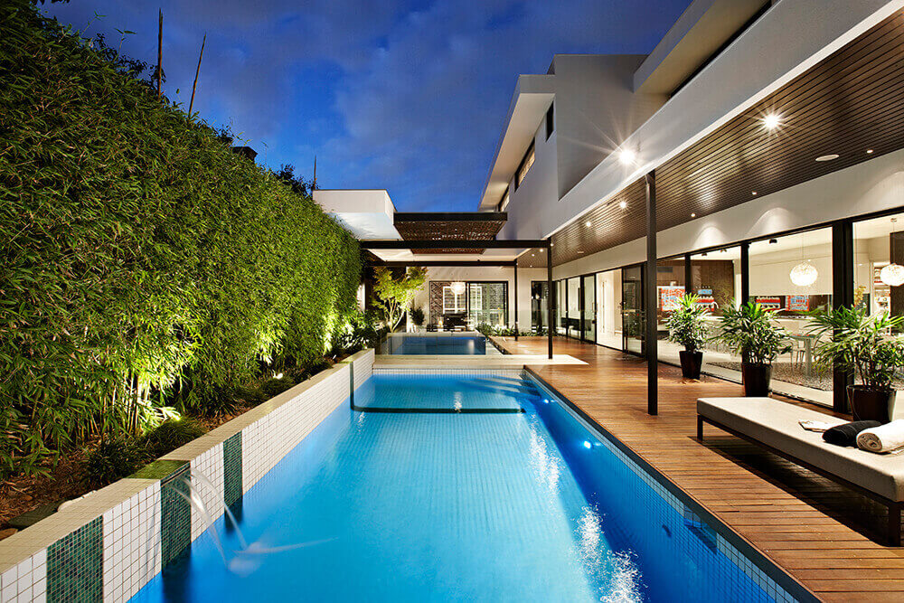 This custom pool of this modern house looks so stylish. The deck on the side fits well with it.