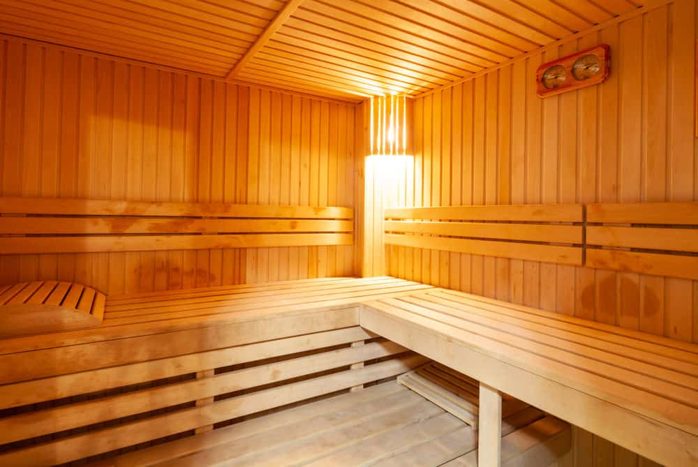 Single bench tier sauna